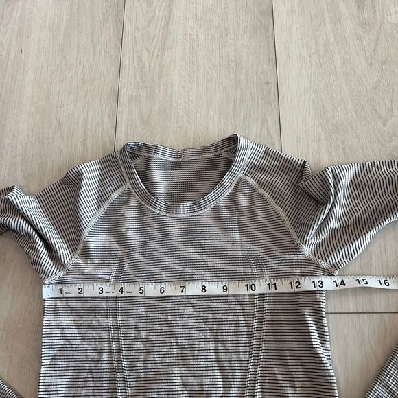 Lululemon Swiftly Tech Long Sleeve size 4 - Picture 3 of 7
